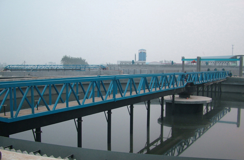 中心傳動刮泥機的原理和特點是什么